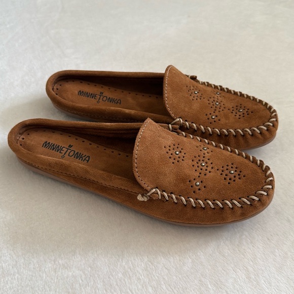 Minnetonka | Leila Suede Leather Moccasins Mule Slides 433S Dusty Brown (10) - Picture 1 of 15
